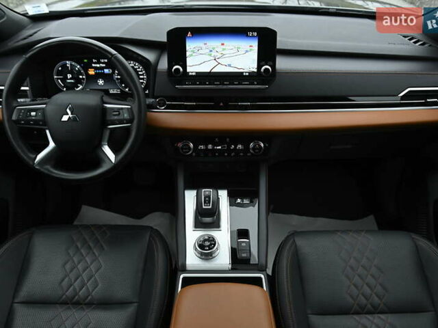 Черный Мицубиси Аутлендер, объемом двигателя 2.36 л и пробегом 20 тыс. км за 38000 $, фото 47 на Automoto.ua