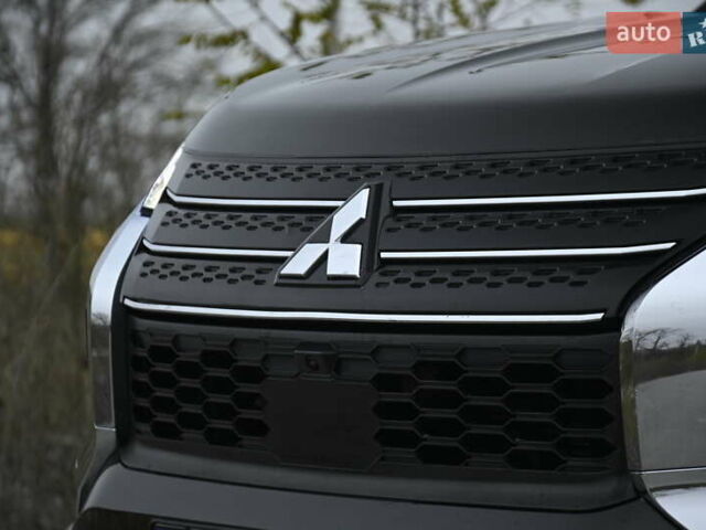 Черный Мицубиси Аутлендер, объемом двигателя 2.36 л и пробегом 20 тыс. км за 38000 $, фото 8 на Automoto.ua