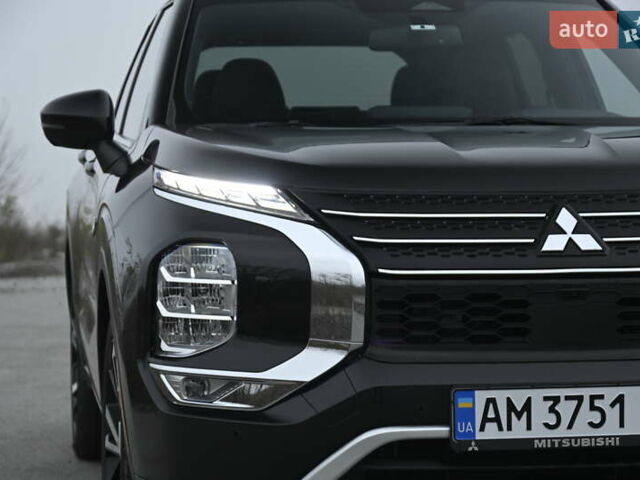 Черный Мицубиси Аутлендер, объемом двигателя 2.36 л и пробегом 20 тыс. км за 38000 $, фото 6 на Automoto.ua