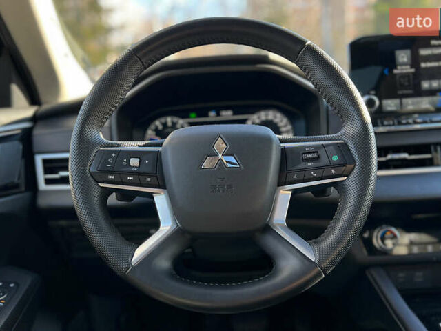 Черный Мицубиси Аутлендер, объемом двигателя 2.49 л и пробегом 6 тыс. км за 29300 $, фото 9 на Automoto.ua