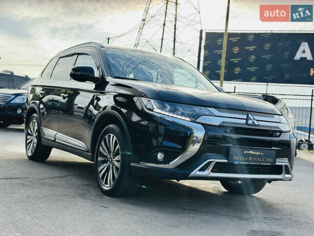 Черный Мицубиси Аутлендер, объемом двигателя 2.36 л и пробегом 64 тыс. км за 29900 $, фото 8 на Automoto.ua