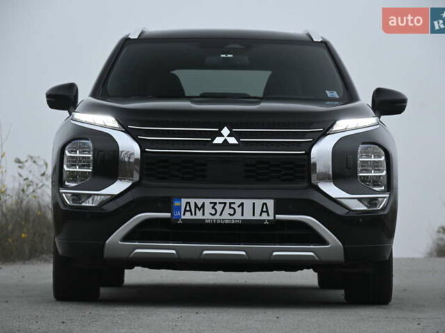 Черный Мицубиси Аутлендер, объемом двигателя 2.36 л и пробегом 20 тыс. км за 37400 $, фото 7 на Automoto.ua