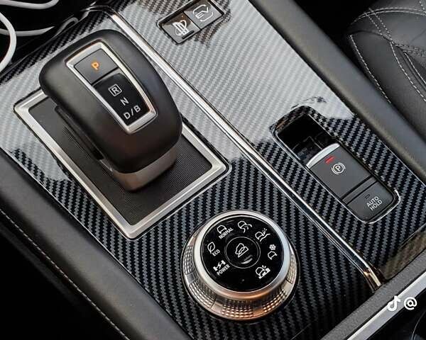 Черный Мицубиси Аутлендер, объемом двигателя 2.36 л и пробегом 37 тыс. км за 37000 $, фото 30 на Automoto.ua