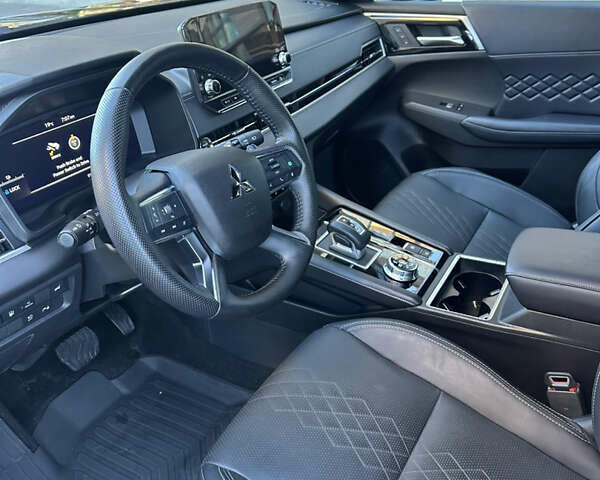 Черный Мицубиси Аутлендер, объемом двигателя 2.36 л и пробегом 21 тыс. км за 44000 $, фото 7 на Automoto.ua