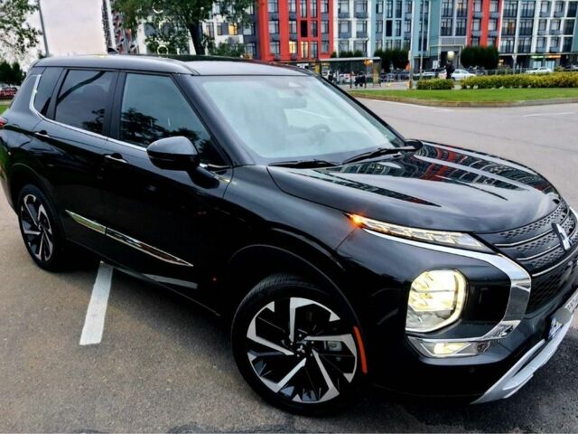 Черный Мицубиси Аутлендер, объемом двигателя 2.5 л и пробегом 5 тыс. км за 32499 $, фото 2 на Automoto.ua