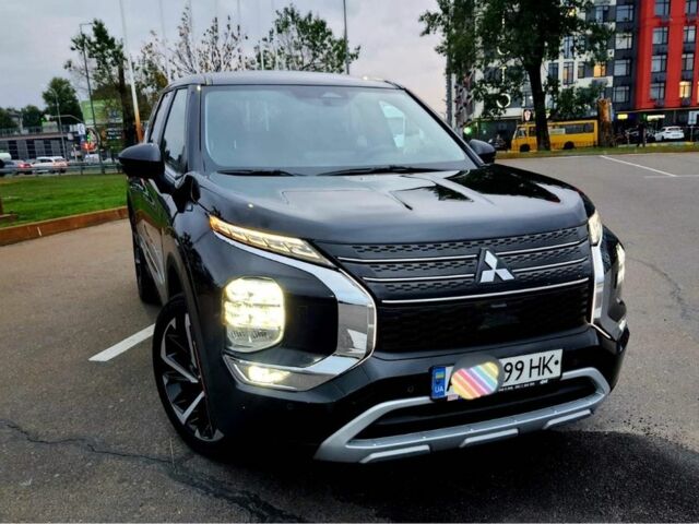 Черный Мицубиси Аутлендер, объемом двигателя 2.5 л и пробегом 5 тыс. км за 32499 $, фото 1 на Automoto.ua