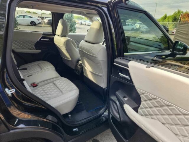 Чорний Міцубісі Аутлендер, об'ємом двигуна 0 л та пробігом 12 тис. км за 26000 $, фото 10 на Automoto.ua