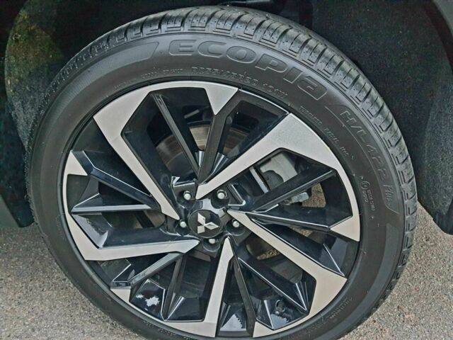 Черный Мицубиси Аутлендер, объемом двигателя 2.5 л и пробегом 5 тыс. км за 768 $, фото 7 на Automoto.ua