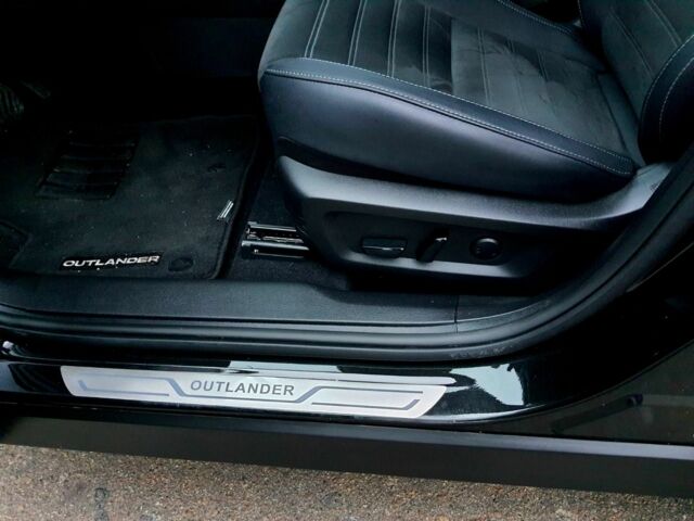 Черный Мицубиси Аутлендер, объемом двигателя 2.5 л и пробегом 5 тыс. км за 768 $, фото 6 на Automoto.ua