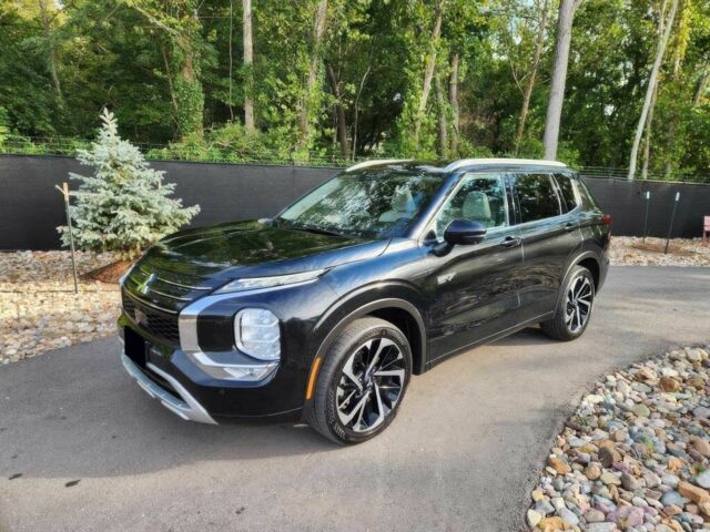 Черный Мицубиси Аутлендер, объемом двигателя 2.4 л и пробегом 26 тыс. км за 14200 $, фото 1 на Automoto.ua