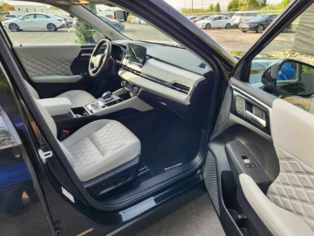 Черный Мицубиси Аутлендер, объемом двигателя 2.4 л и пробегом 27 тыс. км за 25400 $, фото 8 на Automoto.ua