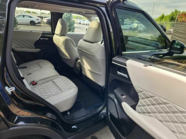 Черный Мицубиси Аутлендер, объемом двигателя 2.4 л и пробегом 26 тыс. км за 14200 $, фото 8 на Automoto.ua