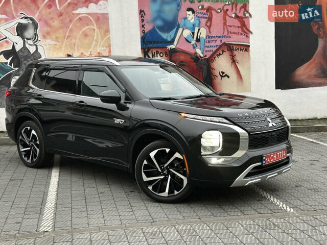 Черный Мицубиси Аутлендер, объемом двигателя 2.4 л и пробегом 56 тыс. км за 37300 $, фото 1 на Automoto.ua