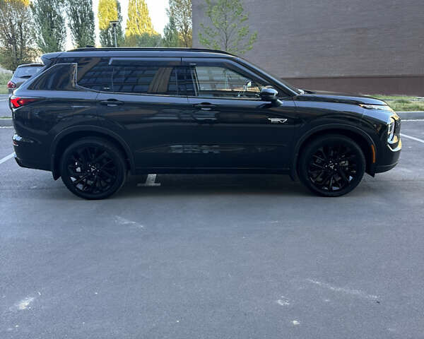 Черный Мицубиси Аутлендер, объемом двигателя 2.36 л и пробегом 21 тыс. км за 44000 $, фото 5 на Automoto.ua