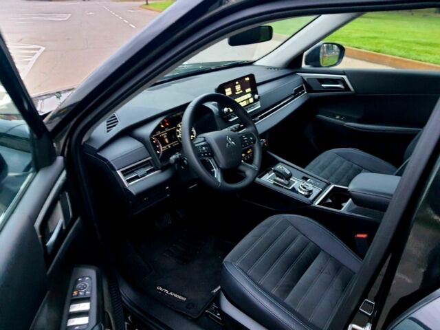 Черный Мицубиси Аутлендер, объемом двигателя 2.5 л и пробегом 5 тыс. км за 768 $, фото 5 на Automoto.ua