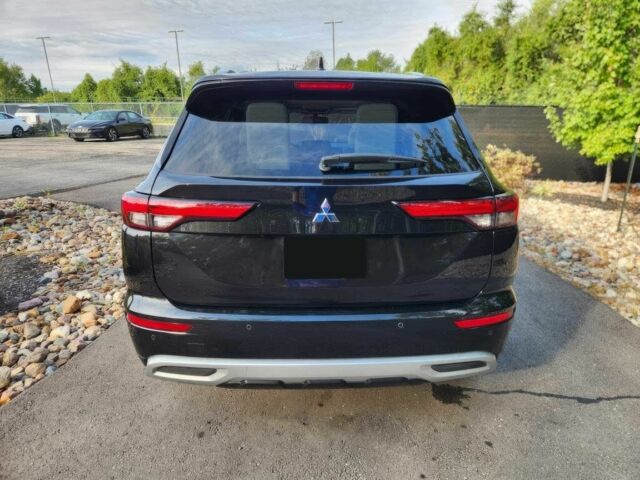 Черный Мицубиси Аутлендер, объемом двигателя 2.4 л и пробегом 27 тыс. км за 25400 $, фото 6 на Automoto.ua