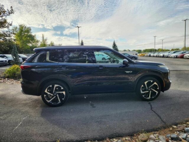 Черный Мицубиси Аутлендер, объемом двигателя 2.4 л и пробегом 27 тыс. км за 25400 $, фото 3 на Automoto.ua