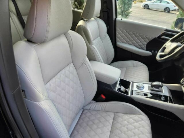 Черный Мицубиси Аутлендер, объемом двигателя 2.4 л и пробегом 27 тыс. км за 25400 $, фото 9 на Automoto.ua