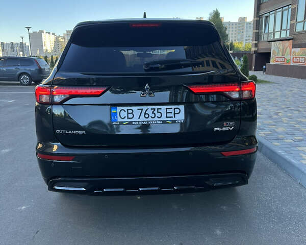 Черный Мицубиси Аутлендер, объемом двигателя 2.36 л и пробегом 21 тыс. км за 44000 $, фото 3 на Automoto.ua