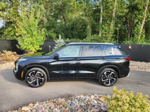 Чорний Міцубісі Аутлендер, об'ємом двигуна 0 л та пробігом 12 тис. км за 26000 $, фото 4 на Automoto.ua