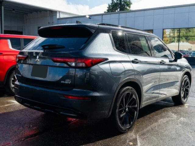 Черный Мицубиси Аутлендер, объемом двигателя 2.4 л и пробегом 6 тыс. км за 15200 $, фото 5 на Automoto.ua