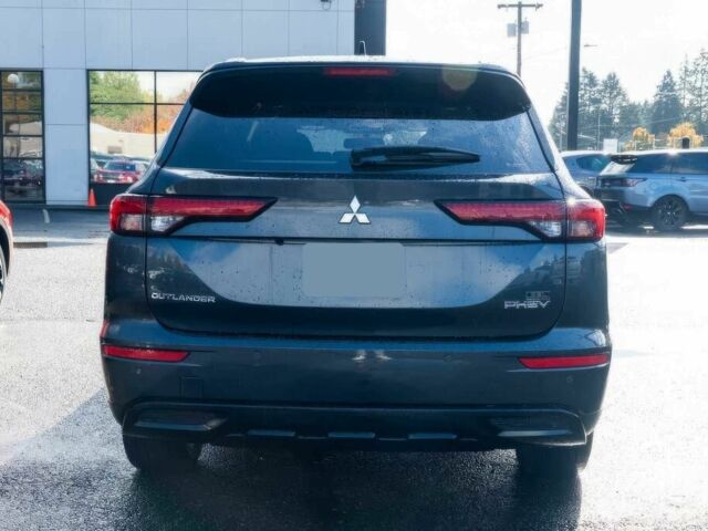 Черный Мицубиси Аутлендер, объемом двигателя 2.4 л и пробегом 6 тыс. км за 15200 $, фото 4 на Automoto.ua