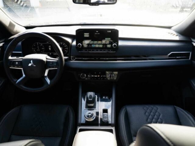 Черный Мицубиси Аутлендер, объемом двигателя 2.4 л и пробегом 6 тыс. км за 15200 $, фото 6 на Automoto.ua