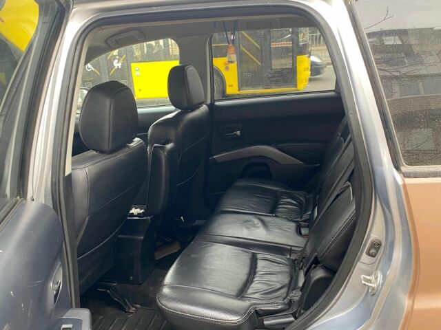 Міцубісі Аутлендер 2007 у Києві на Automoto.ua Коричневий Міцубісі Аутлендер, об'ємом двигуна 2 л та пробігом 272 тис. км за 4000 $, фото 7 на Automoto.ua