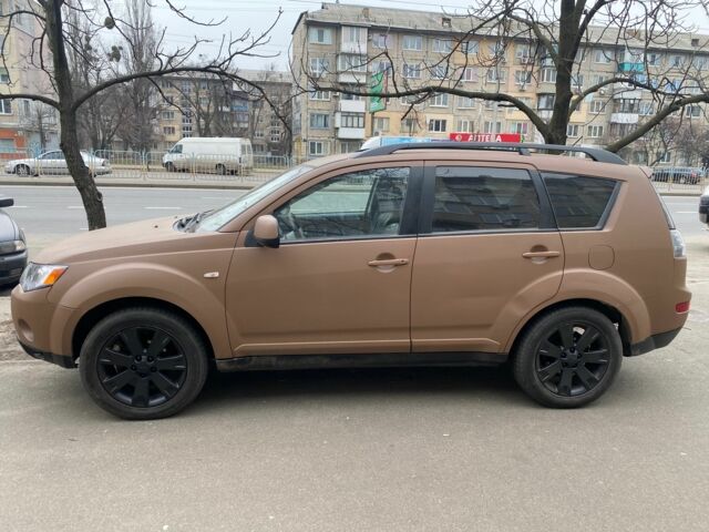 Міцубісі Аутлендер 2007 у Києві на Automoto.ua Коричневий Міцубісі Аутлендер, об'ємом двигуна 2 л та пробігом 272 тис. км за 4000 $, фото 1 на Automoto.ua