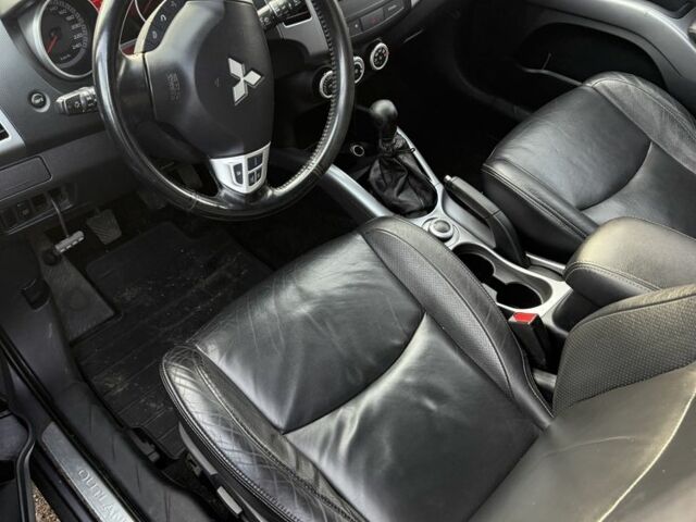 Коричневый Мицубиси Аутлендер, объемом двигателя 0 л и пробегом 300 тыс. км за 4750 $, фото 6 на Automoto.ua