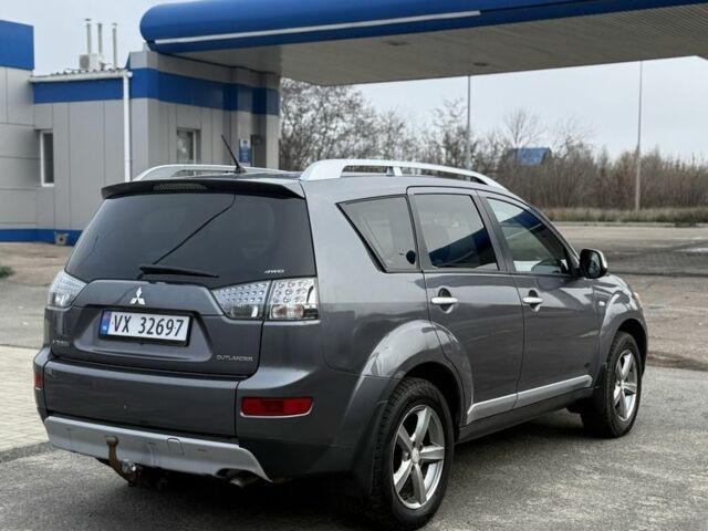 Коричневый Мицубиси Аутлендер, объемом двигателя 0 л и пробегом 300 тыс. км за 4750 $, фото 1 на Automoto.ua