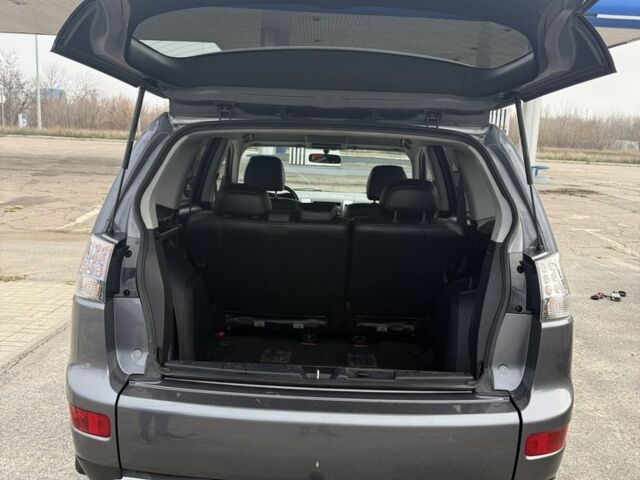 Коричневый Мицубиси Аутлендер, объемом двигателя 0 л и пробегом 300 тыс. км за 4750 $, фото 9 на Automoto.ua