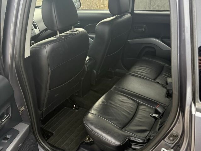 Коричневый Мицубиси Аутлендер, объемом двигателя 0 л и пробегом 300 тыс. км за 4750 $, фото 7 на Automoto.ua