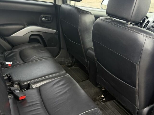 Коричневый Мицубиси Аутлендер, объемом двигателя 0 л и пробегом 300 тыс. км за 4750 $, фото 8 на Automoto.ua