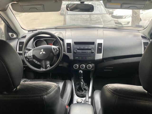 Міцубісі Аутлендер 2007 у Києві на Automoto.ua Коричневий Міцубісі Аутлендер, об'ємом двигуна 2 л та пробігом 272 тис. км за 4000 $, фото 2 на Automoto.ua