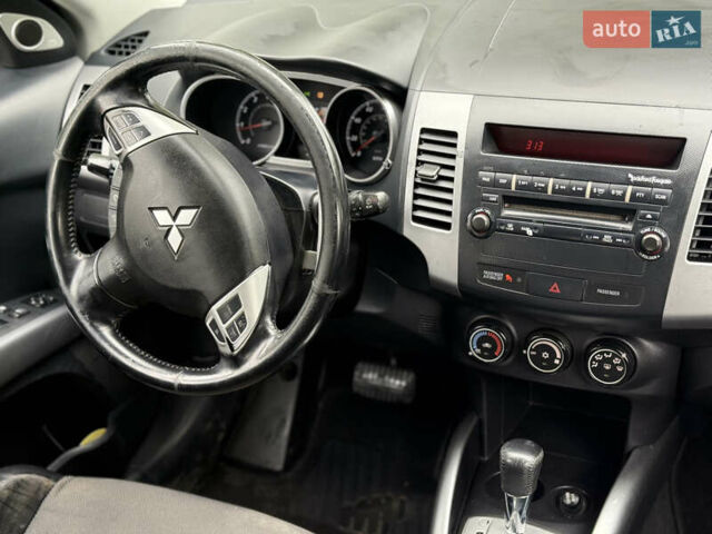 Коричневий Міцубісі Аутлендер, об'ємом двигуна 2.36 л та пробігом 200 тис. км за 9150 $, фото 14 на Automoto.ua