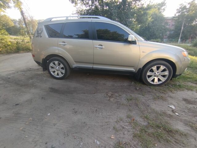 Мицубиси Аутлендер 2009 в Изюме на Automoto.ua Коричневый Мицубиси Аутлендер, объемом двигателя 2 л и пробегом 322 тыс. км за 5100 $, фото 2 на Automoto.ua