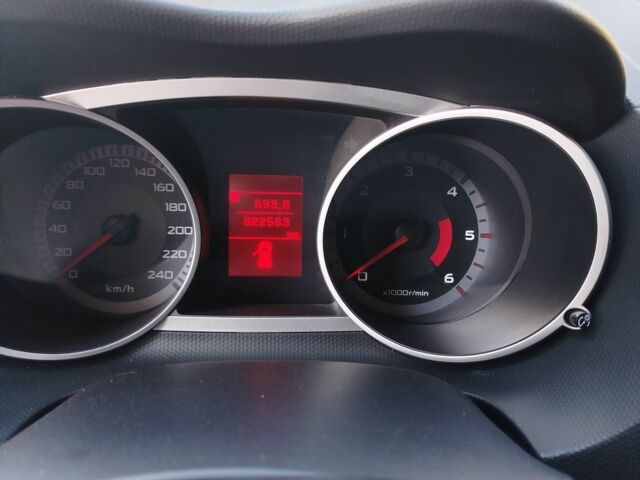 Мицубиси Аутлендер 2009 в Изюме на Automoto.ua Коричневый Мицубиси Аутлендер, объемом двигателя 2 л и пробегом 322 тыс. км за 5100 $, фото 5 на Automoto.ua