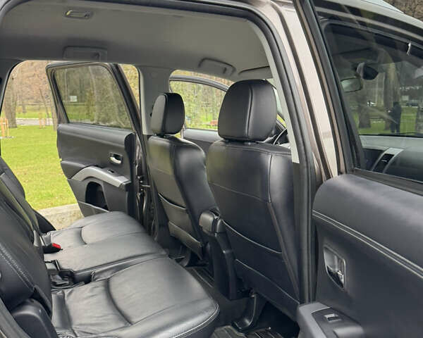 Коричневый Мицубиси Аутлендер, объемом двигателя 2.18 л и пробегом 208 тыс. км за 10555 $, фото 24 на Automoto.ua