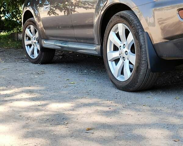 Коричневый Мицубиси Аутлендер, объемом двигателя 2.2 л и пробегом 210 тыс. км за 11500 $, фото 4 на Automoto.ua