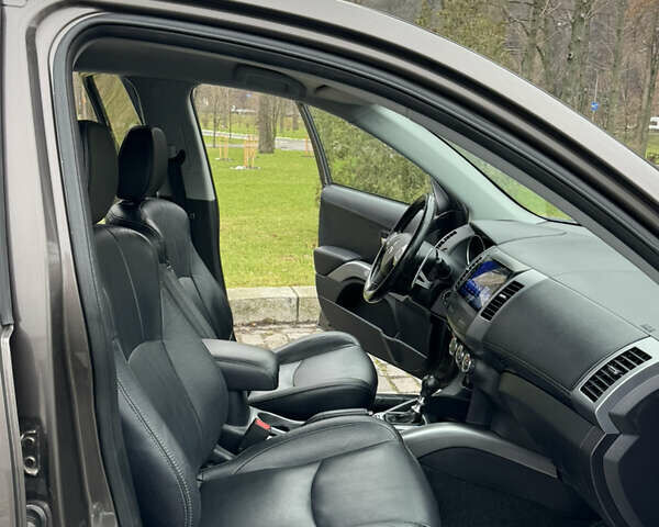 Коричневый Мицубиси Аутлендер, объемом двигателя 2.18 л и пробегом 208 тыс. км за 10555 $, фото 47 на Automoto.ua