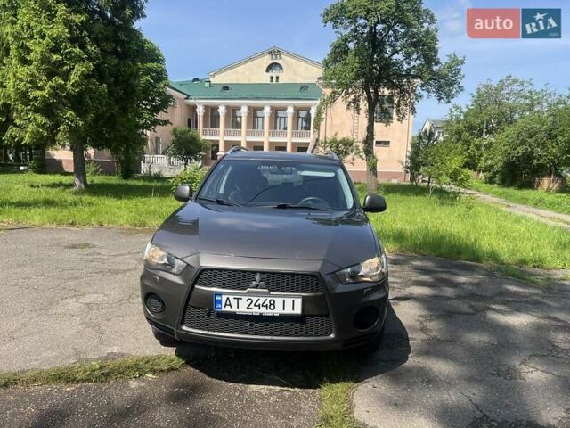 Коричневый Мицубиси Аутлендер, объемом двигателя 2 л и пробегом 250 тыс. км за 9300 $, фото 3 на Automoto.ua