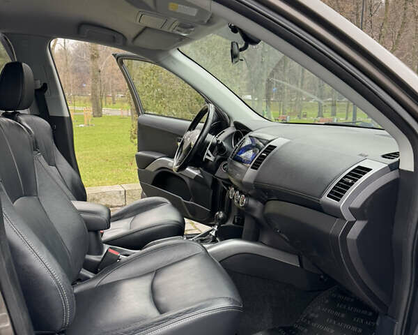 Коричневый Мицубиси Аутлендер, объемом двигателя 2.18 л и пробегом 208 тыс. км за 10555 $, фото 21 на Automoto.ua