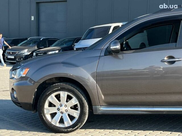 Мицубиси Аутлендер 2010 в Львове на Automoto.ua Коричневый Мицубиси Аутлендер, объемом двигателя 2.4 л и пробегом 303 тыс. км за 8990 $, фото 35 на Automoto.ua