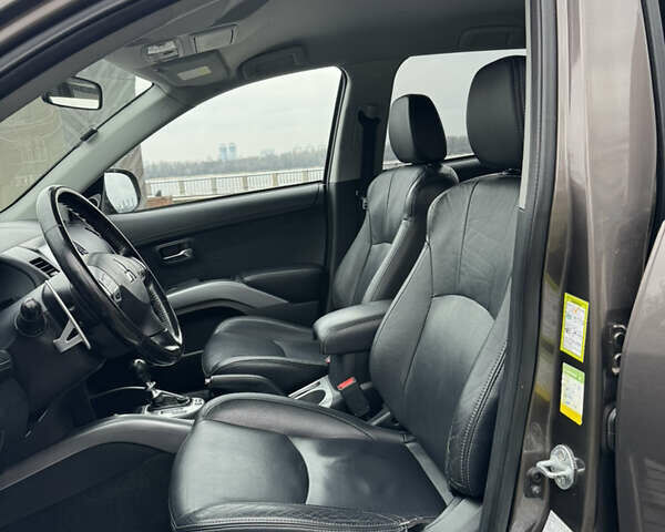 Коричневый Мицубиси Аутлендер, объемом двигателя 2.18 л и пробегом 208 тыс. км за 10555 $, фото 16 на Automoto.ua