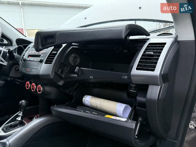 Коричневий Міцубісі Аутлендер, об'ємом двигуна 2.2 л та пробігом 235 тис. км за 10600 $, фото 56 на Automoto.ua