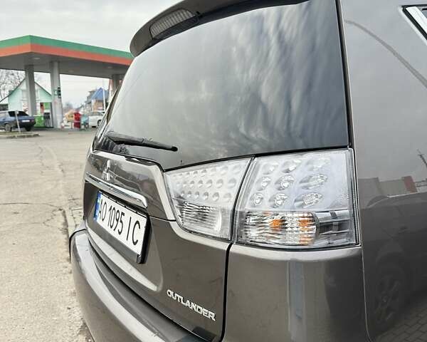 Коричневий Міцубісі Аутлендер, об'ємом двигуна 2.27 л та пробігом 180 тис. км за 10700 $, фото 9 на Automoto.ua