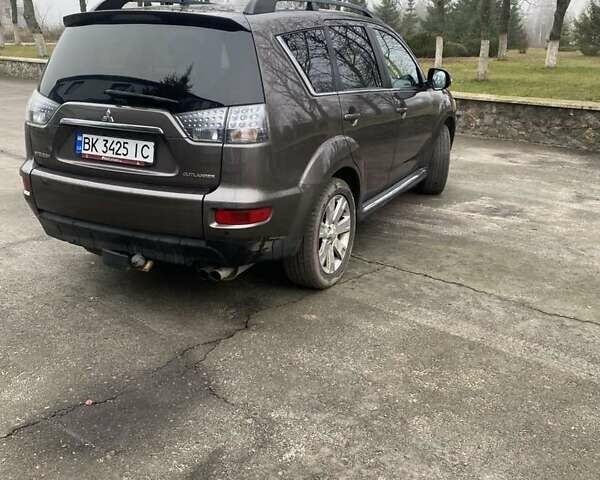 Коричневий Міцубісі Аутлендер, об'ємом двигуна 2.2 л та пробігом 266 тис. км за 11000 $, фото 2 на Automoto.ua