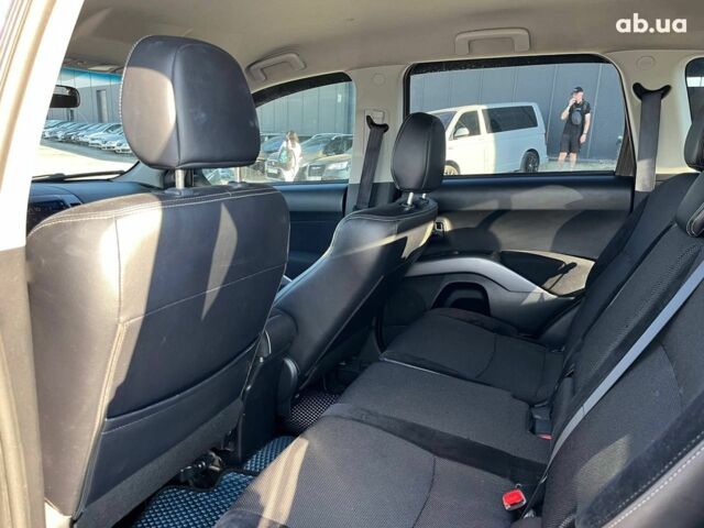 Мицубиси Аутлендер 2010 в Львове на Automoto.ua Коричневый Мицубиси Аутлендер, объемом двигателя 2.4 л и пробегом 303 тыс. км за 8990 $, фото 19 на Automoto.ua