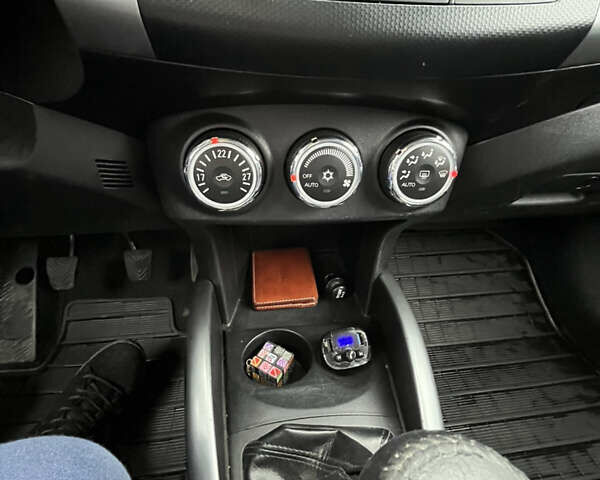 Коричневый Мицубиси Аутлендер, объемом двигателя 1.97 л и пробегом 268 тыс. км за 11300 $, фото 3 на Automoto.ua